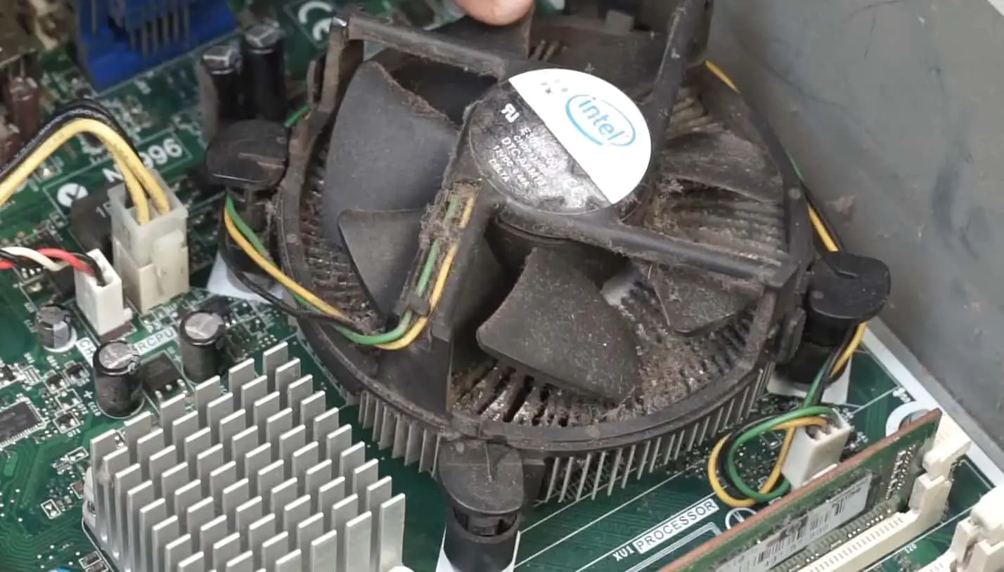 Clean CPU fan dust